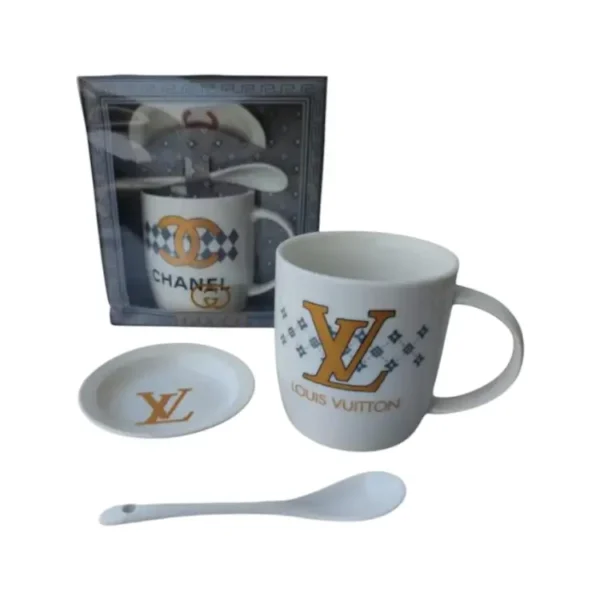 Taza, cuchara y plato