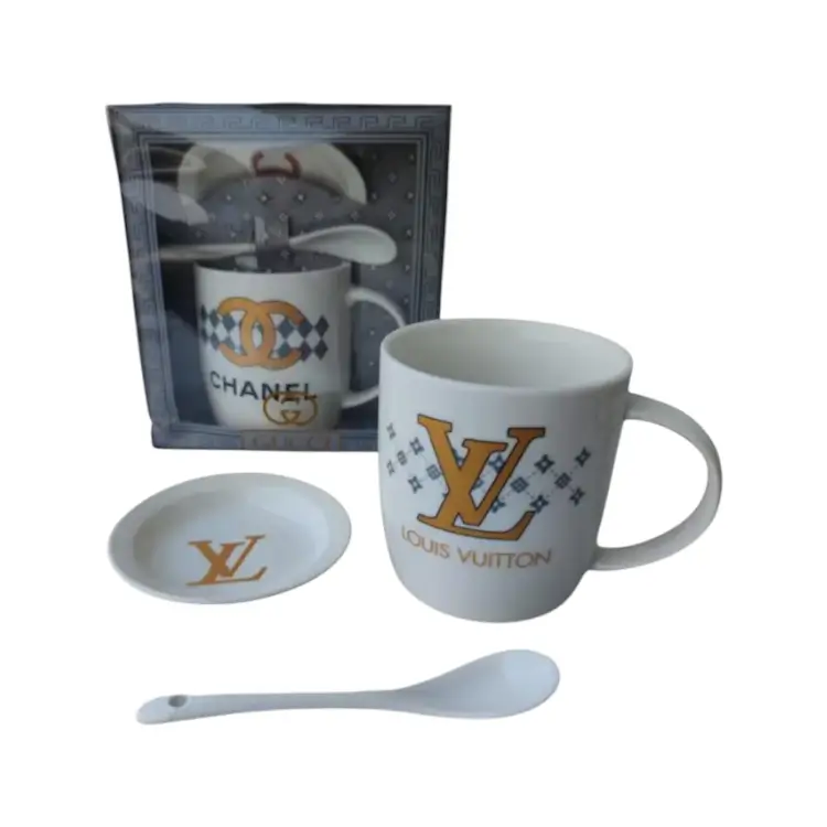 Taza, cuchara y plato